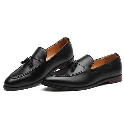 2021 New Fashion Black Bottom Leather Gentleman Fashion Stress Shoes Men Business Driving Shoes Handmade Tassel Loafers